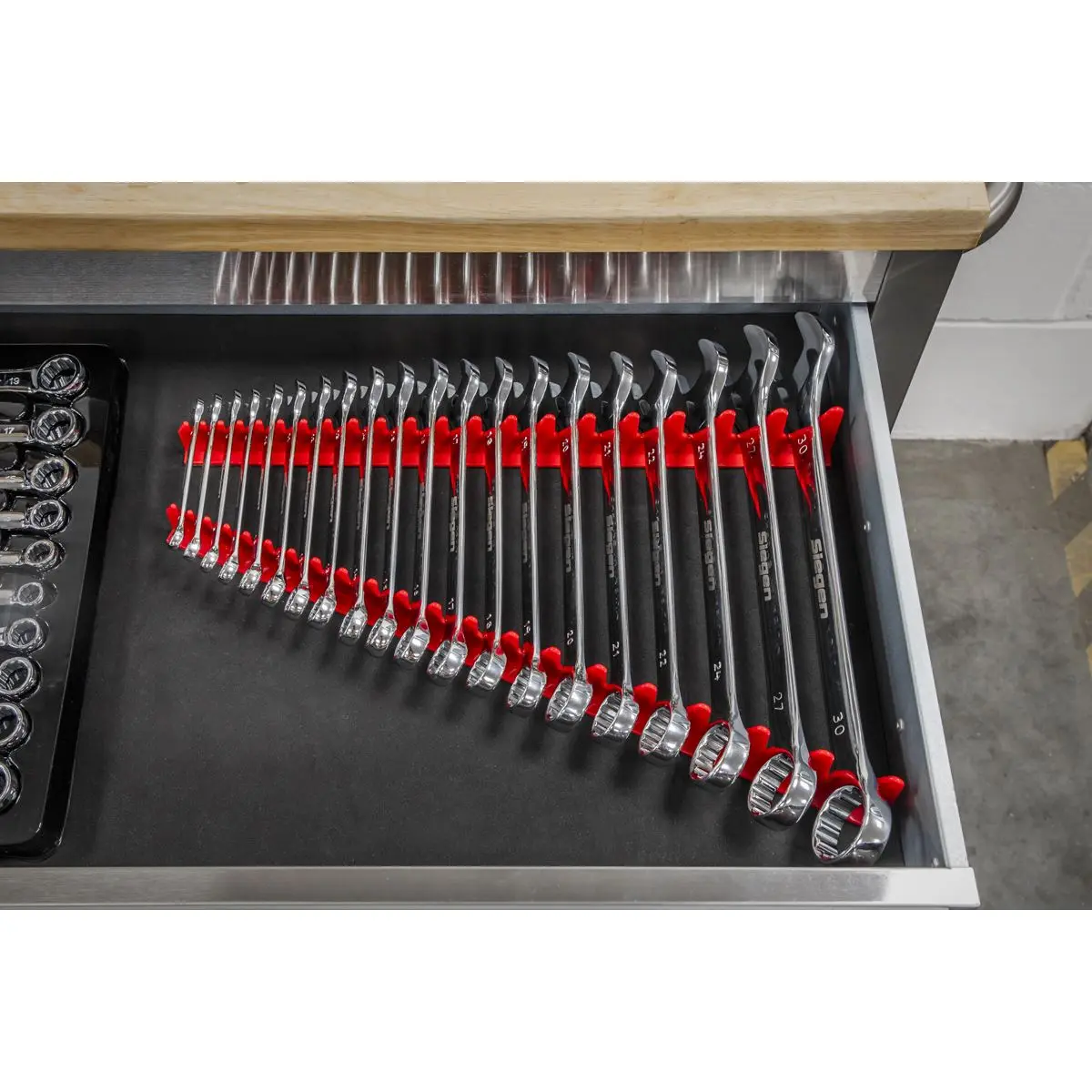 Sealey 2 Piece Magnetic Sharks Teeth Spanner Rack Tooth Holder 20 Spanners - Image 7