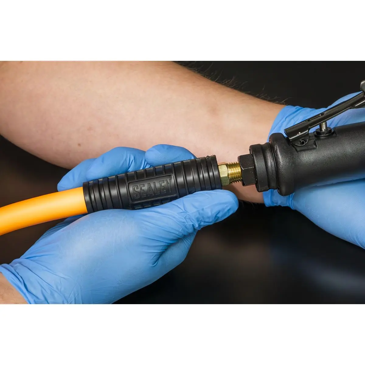 Sealey 20m x Ø10mm Hybrid High Visibility Air Hose with 1/4" BSP Unions - Image 5