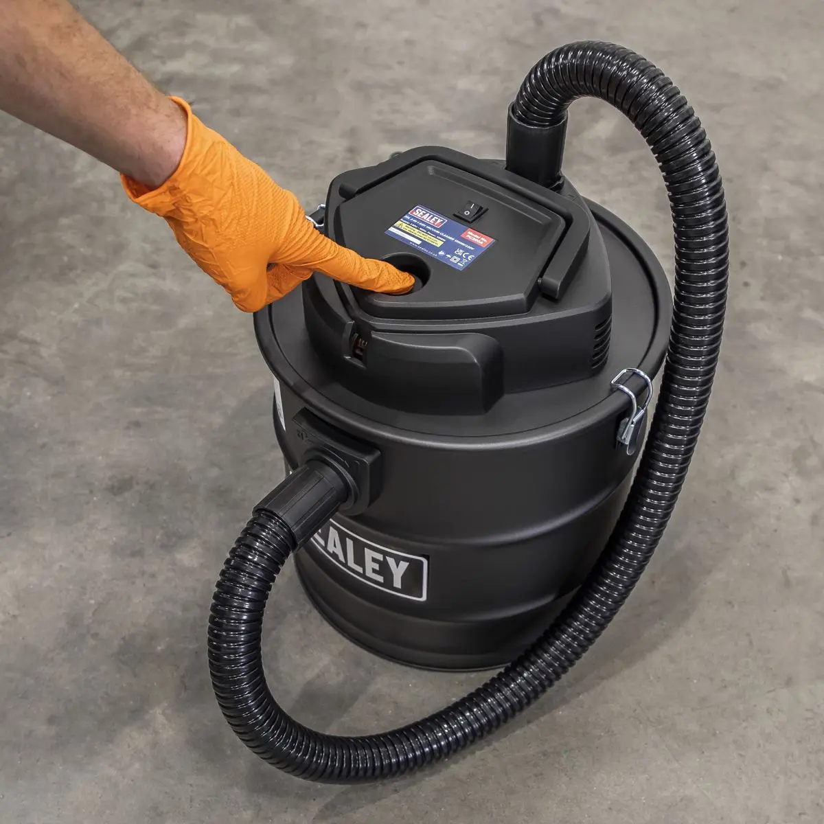 Sealey 3-in-1 Ash Vacuum Cleaner 20L 1200W/230V - Image 5