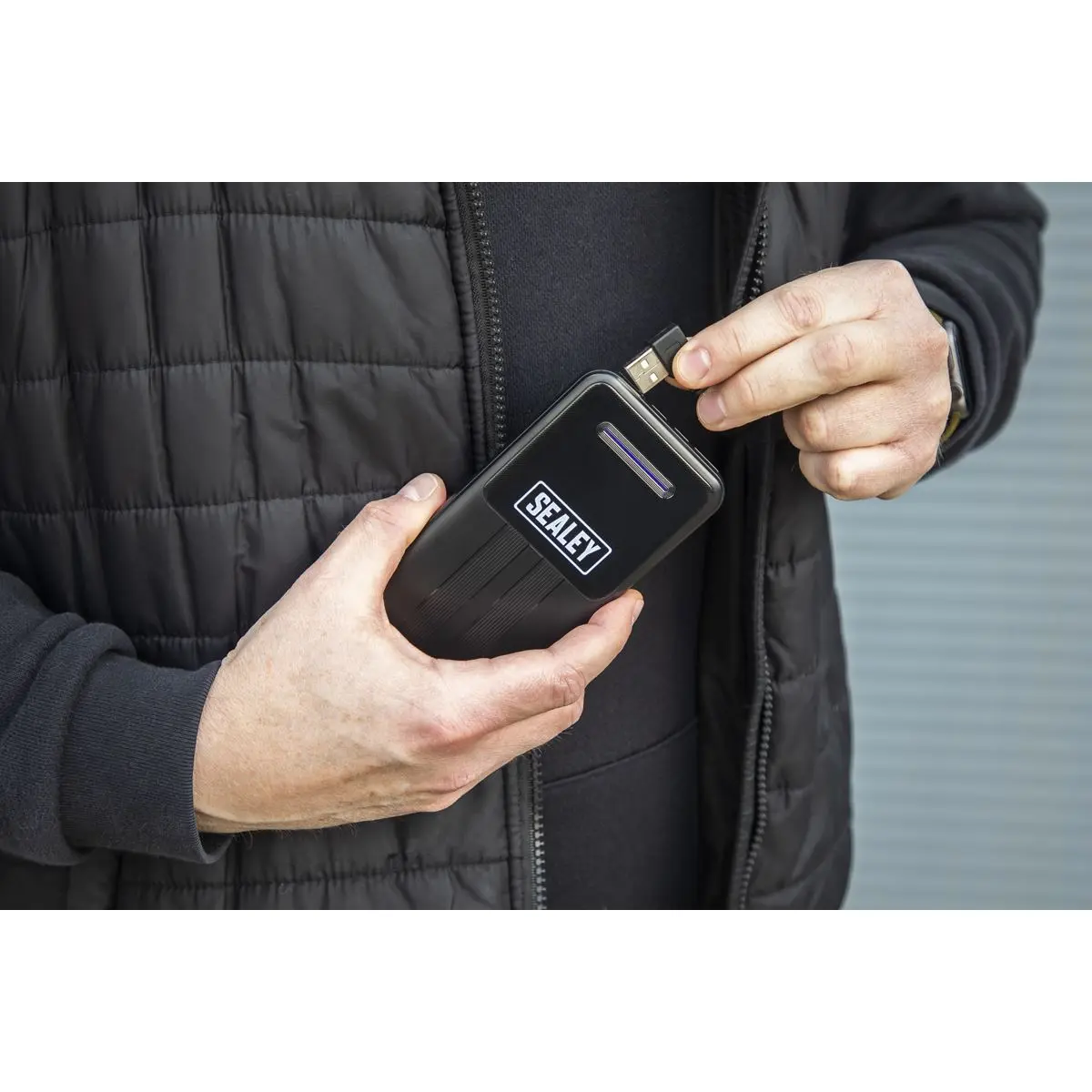 Sealey 5V Heated Puffy Gilet - 44" to 52" Chest with Power Bank 20Ah - Image 6