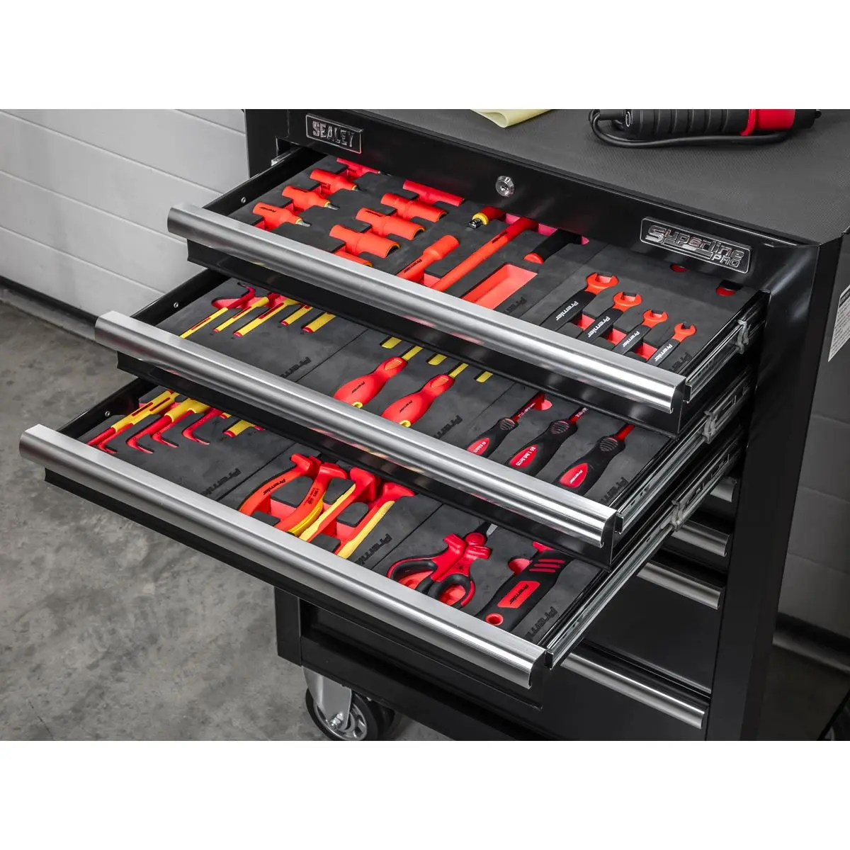 Sealey 63pc Insulated Tool Kit with 7 Drawer Rollcab - Image 15