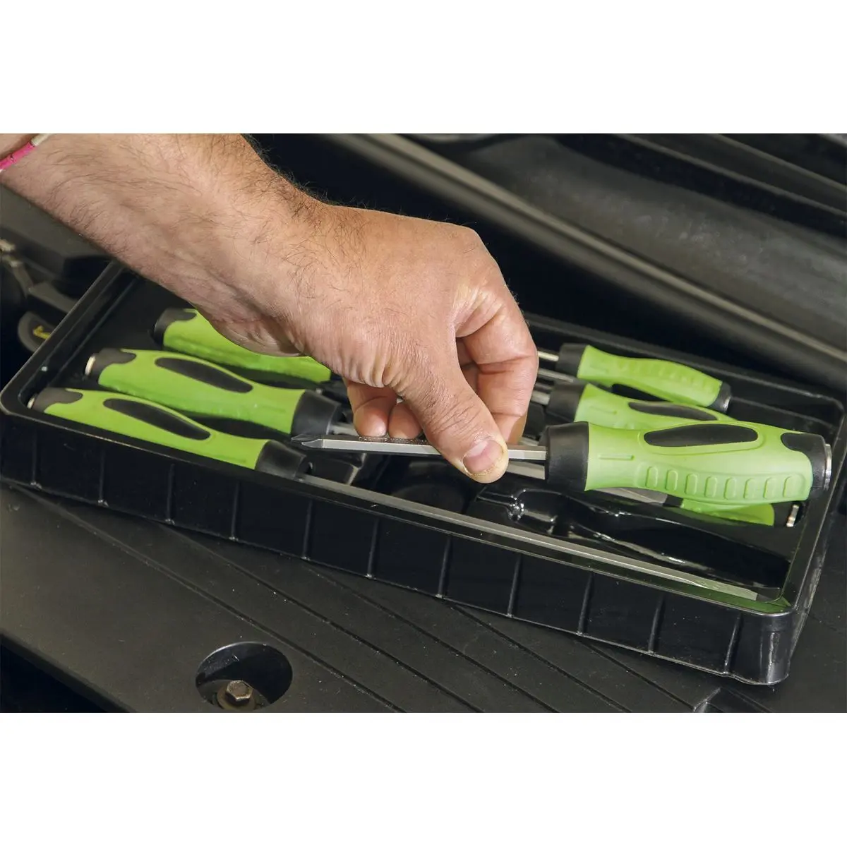 Sealey 8 Piece Premier Hi-Vis Hammer Thru Screwdriver Set Magnetic Tips Slotted - Image 4