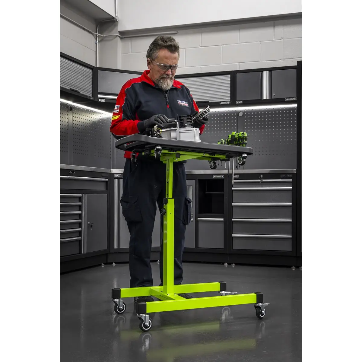 Sealey Adjustable-Height Mobile Workstation with Removeable Top Tray - Image 6