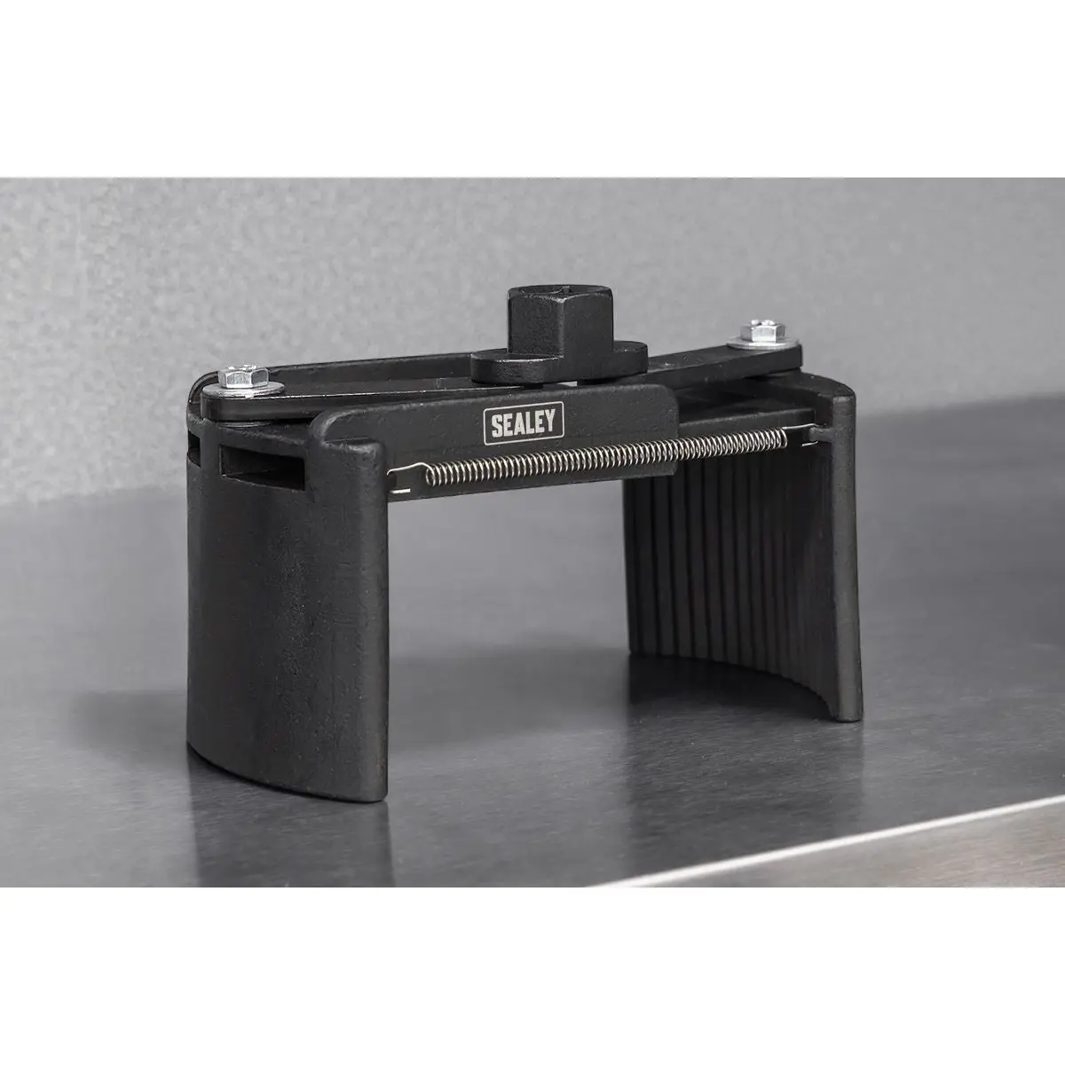 Sealey Adjustable Oil Filter Wrench 1/2"Sq Drive 100-140mm Capacity - Image 4