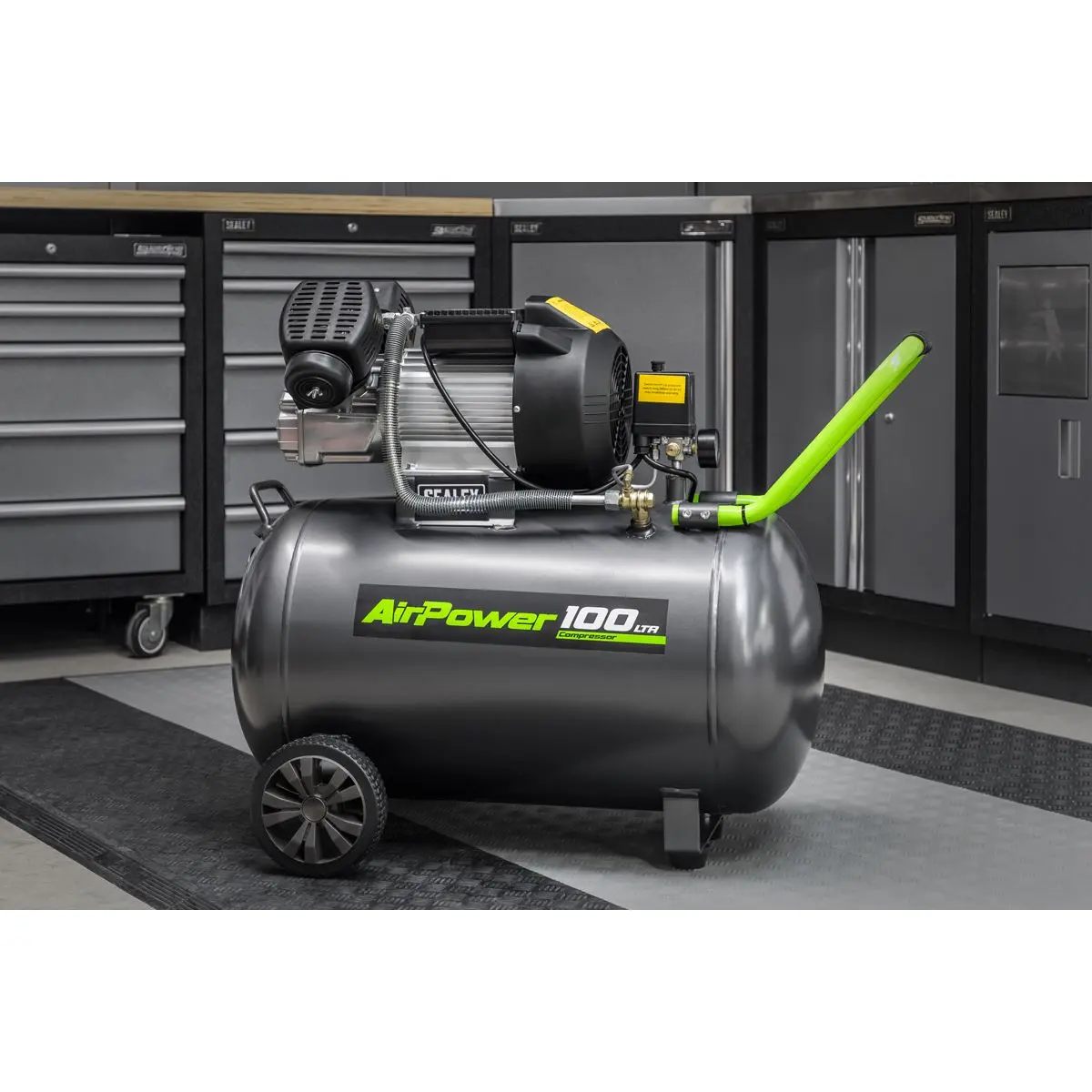 Sealey 100L Direct Drive V-Twin Air Compressor 3hp with Air Accessory Kit - Image 3