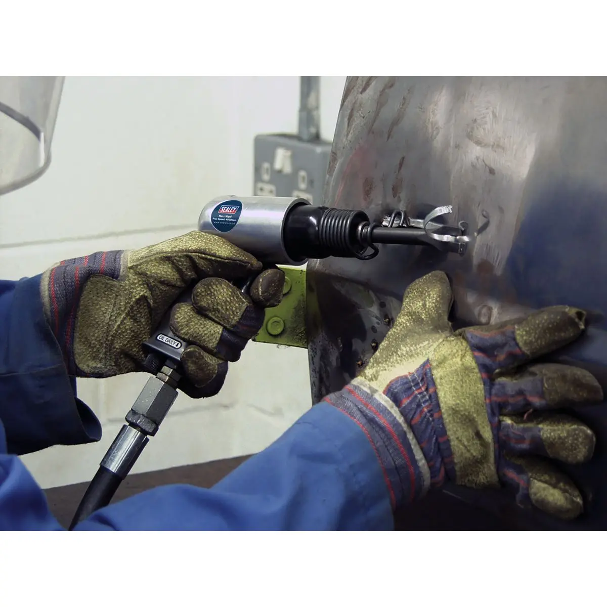 Sealey Air Hammer Kit with Chisels Medium Stroke - Image 8