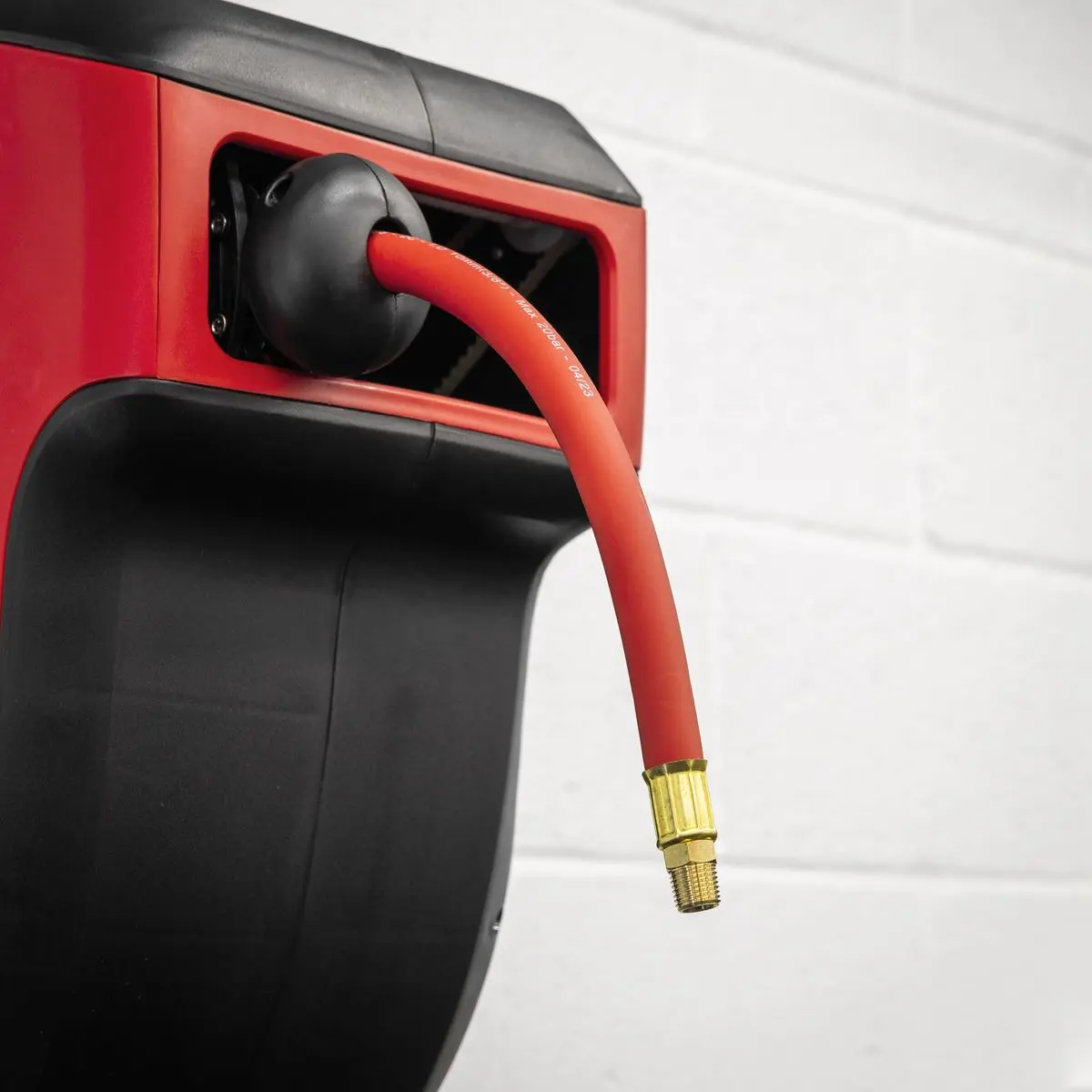 Sealey Air Hose Reel Auto-Rewind Control 30m Ø10mm ID - Rubber Hose - Image 3