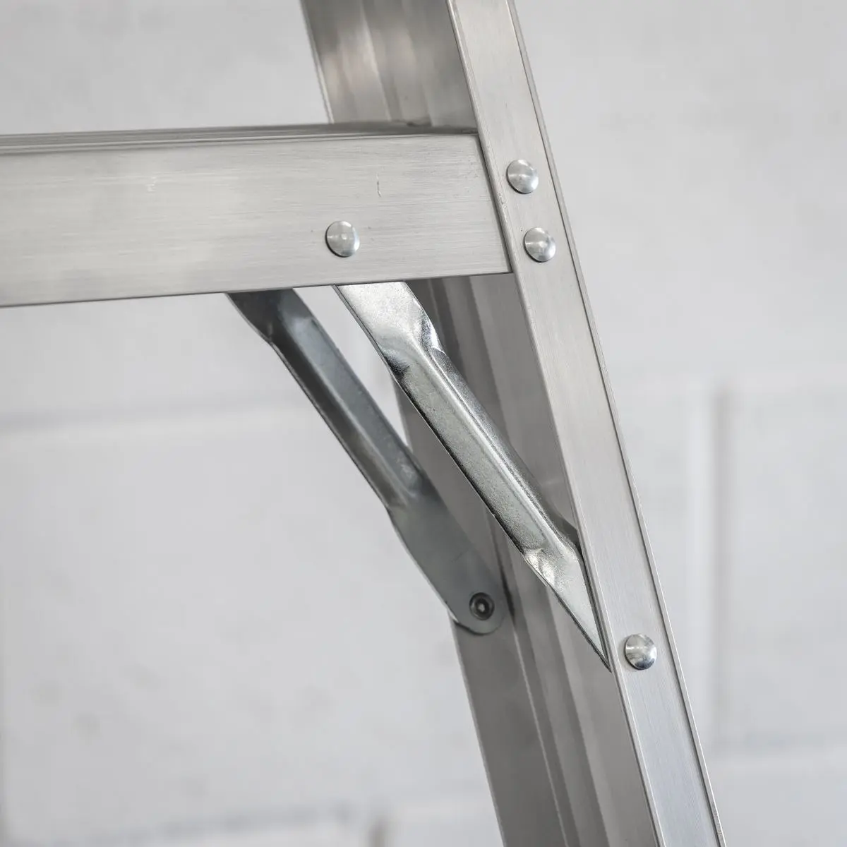 Sealey Aluminium Step Ladder 12-Tread Industrial BS EN 131 - Image 4