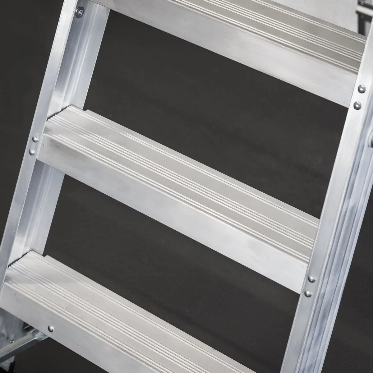 Sealey Aluminium Step Ladder 6-Tread Industrial BS EN 131 - Image 8