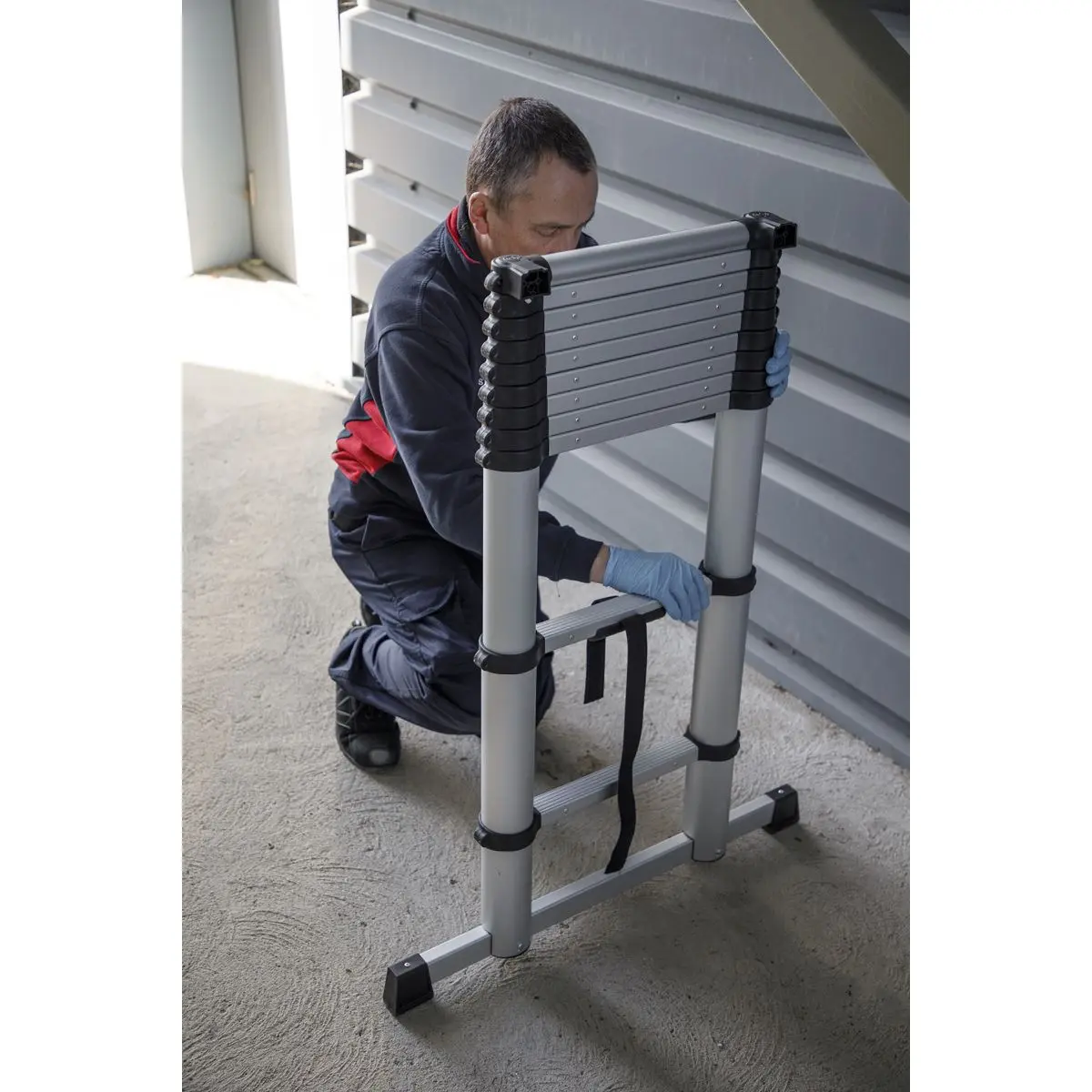 Sealey Aluminium Telescopic Ladder 11-Tread EN 131 - Image 3