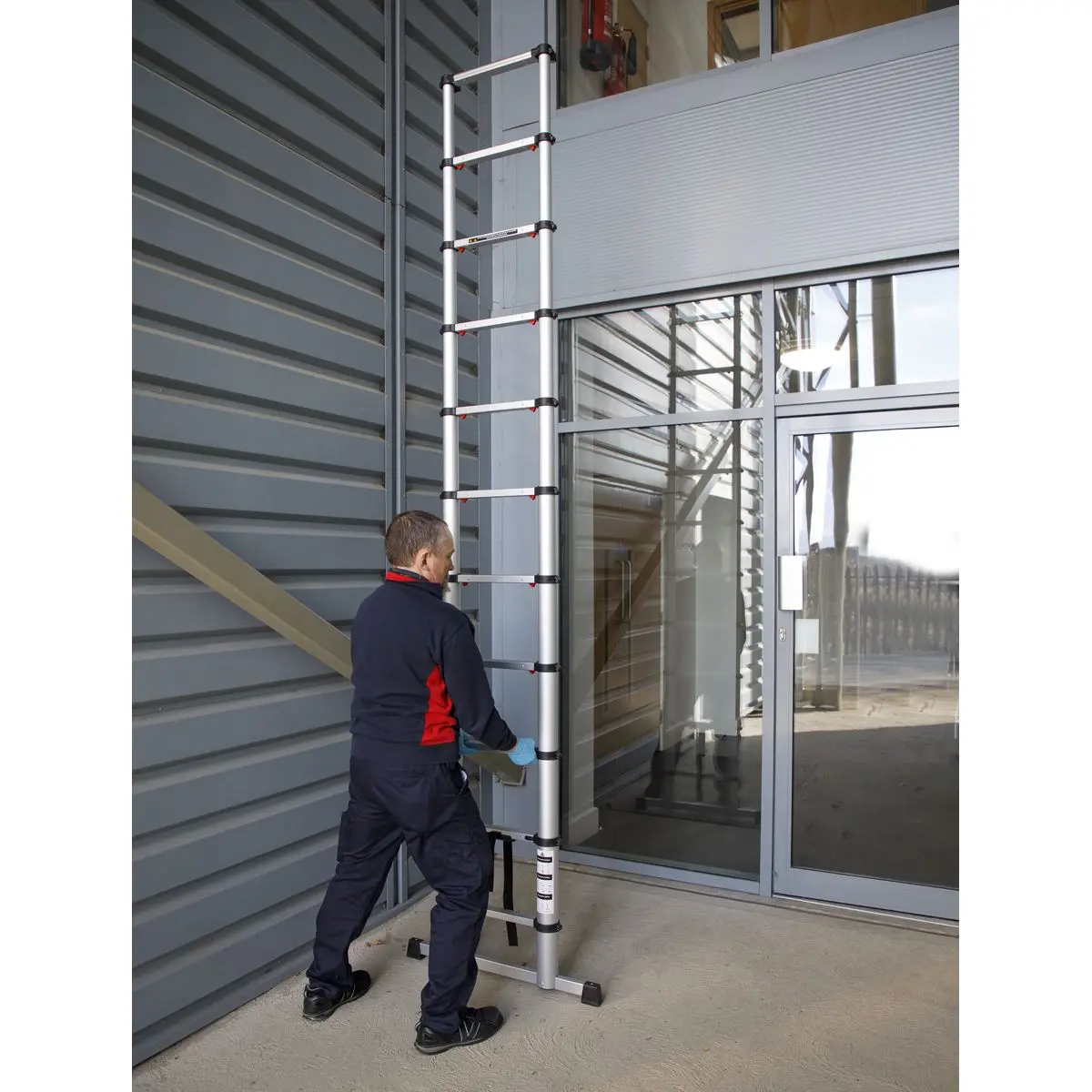 Sealey Aluminium Telescopic Ladder 11-Tread EN 131 - Image 7