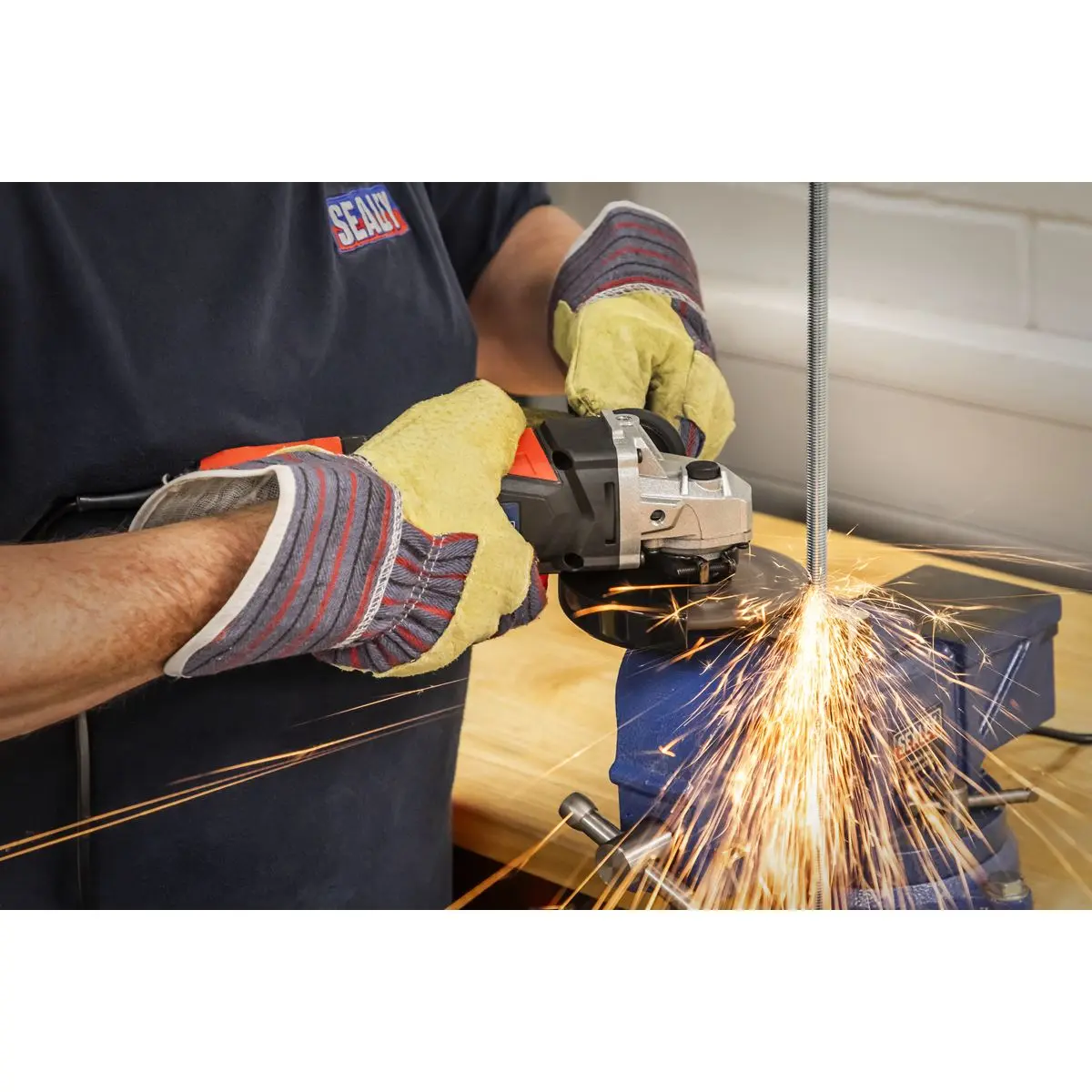 Sealey Angle Grinder Ø115mm 750W/230V - Image 4