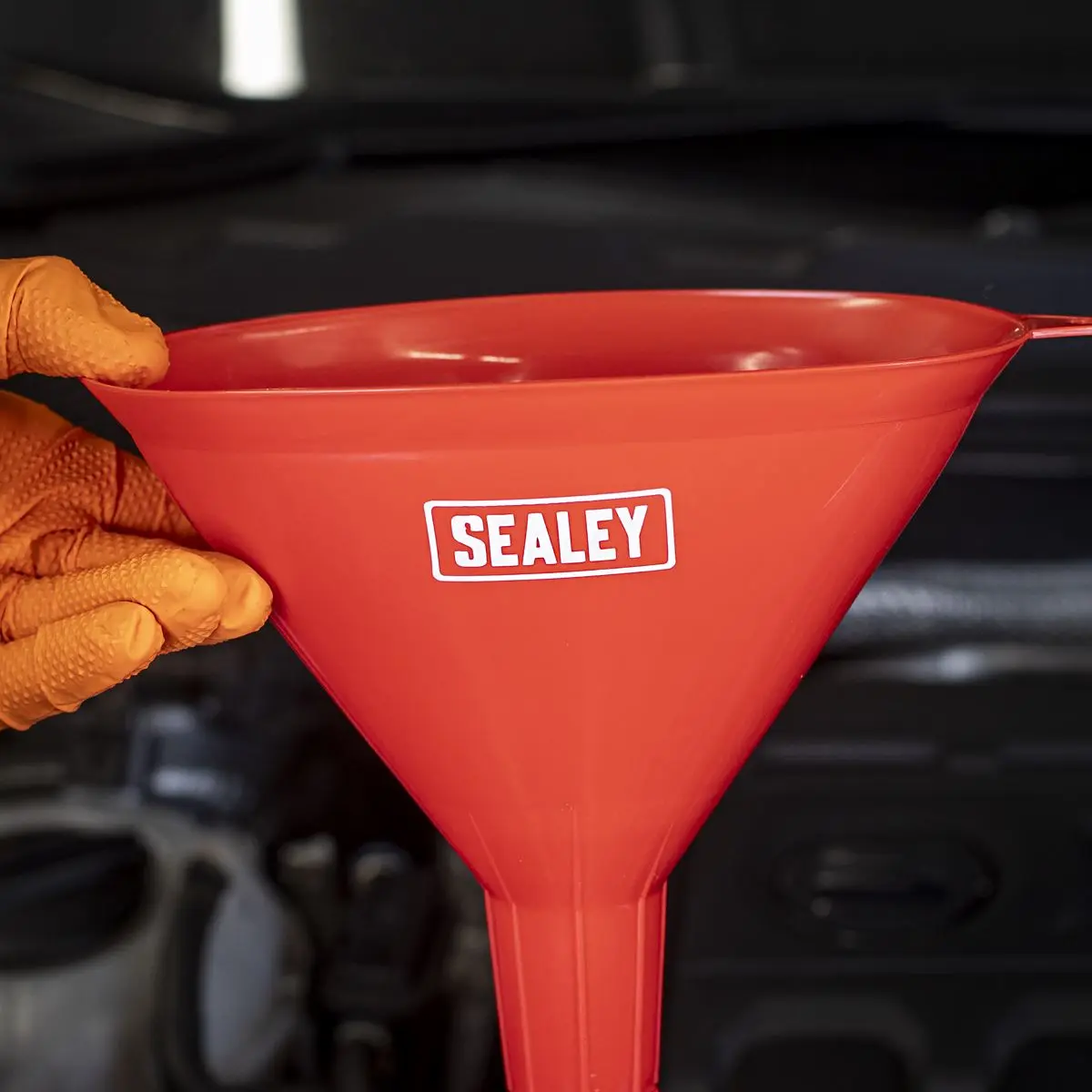Sealey Angled Spout Oval Funnel with Filter 200mm - Medium - Image 3