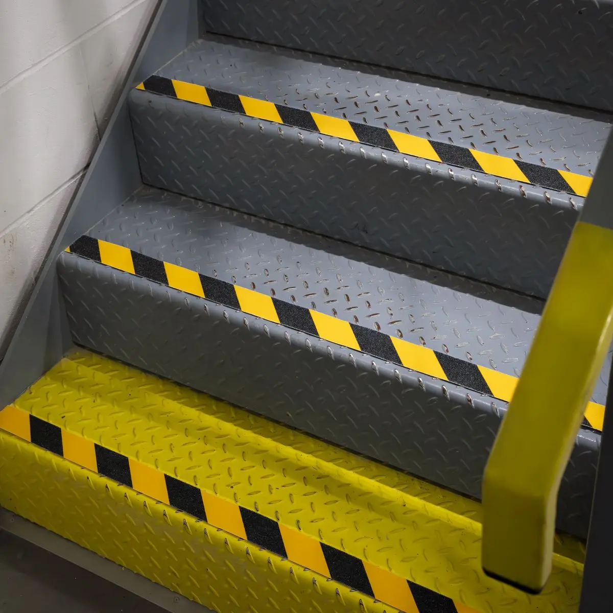 Sealey Anti-Slip Tape Self-Adhesive Black Yellow 50mm x 18m - Image 2