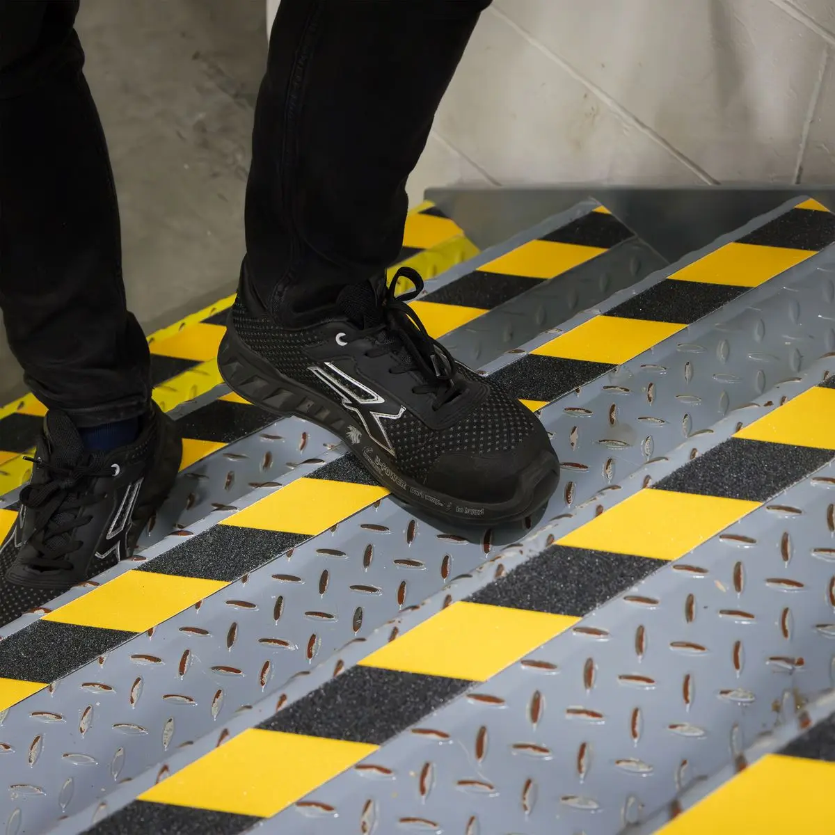 Sealey Anti-Slip Tape Self-Adhesive Black Yellow 50mm x 18m - Image 4