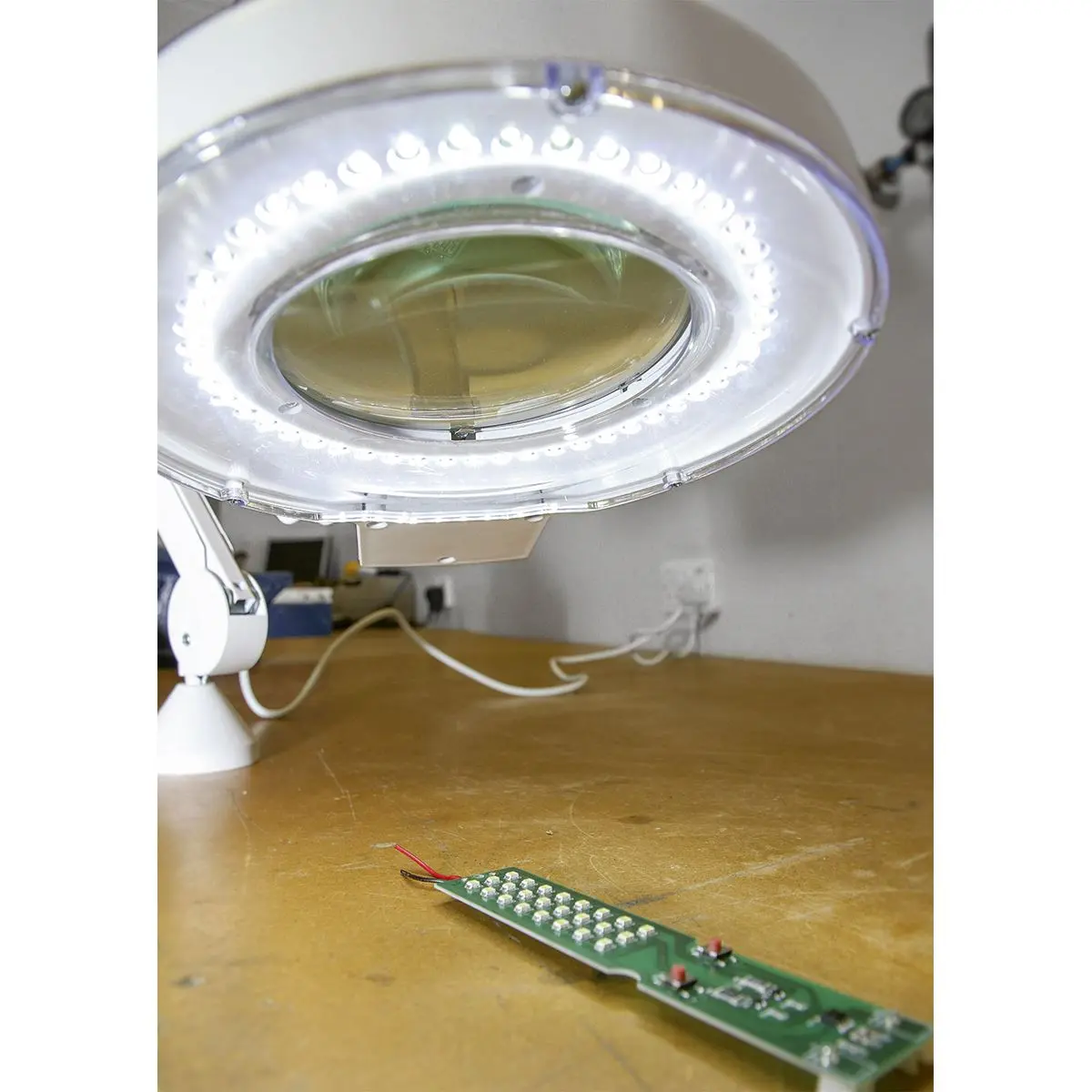 Sealey Bench Mounting Magnifying Worklight 48 SMD LED 230V - Image 7