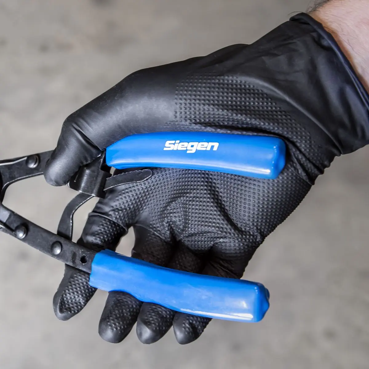 Sealey Black Diamond Grip Extra-Thick Nitrile Powder-Free Gloves Large - Pack of 50 - Image 4