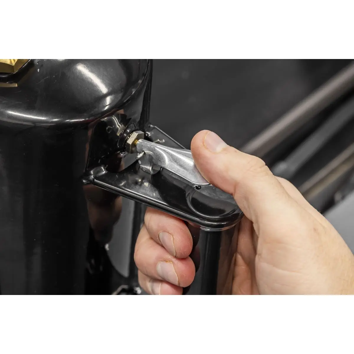 Sealey Black Non-Aerosol Spot Sprayer - Image 4