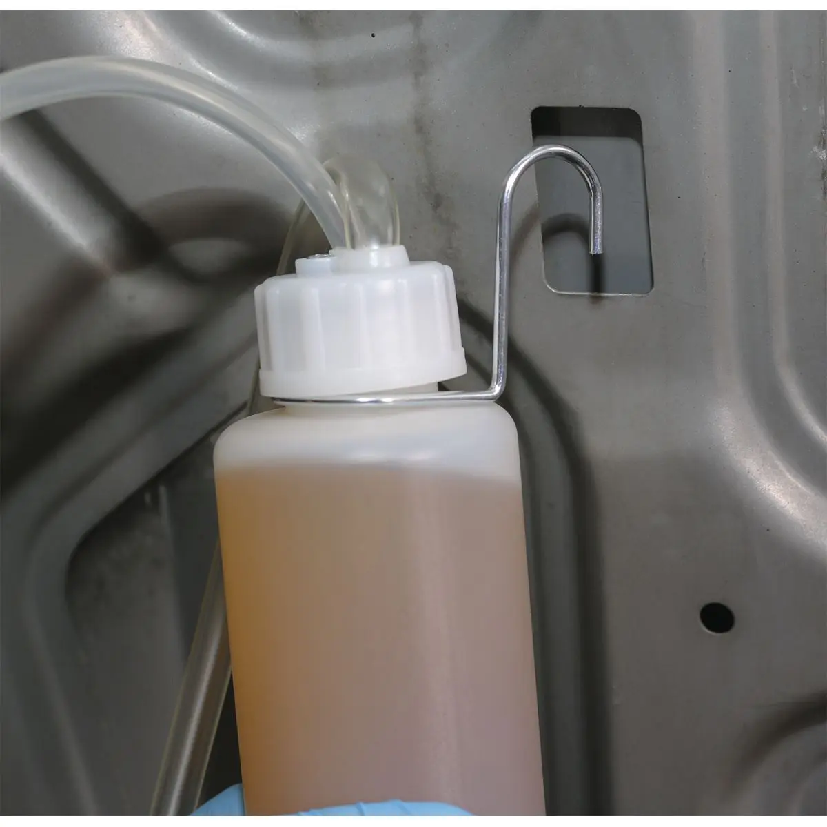Sealey Brake & Clutch Bleeder - Image 2