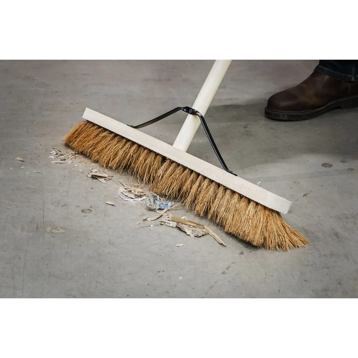 Sealey Broom 24"(600mm) Soft Bristle - Image 7