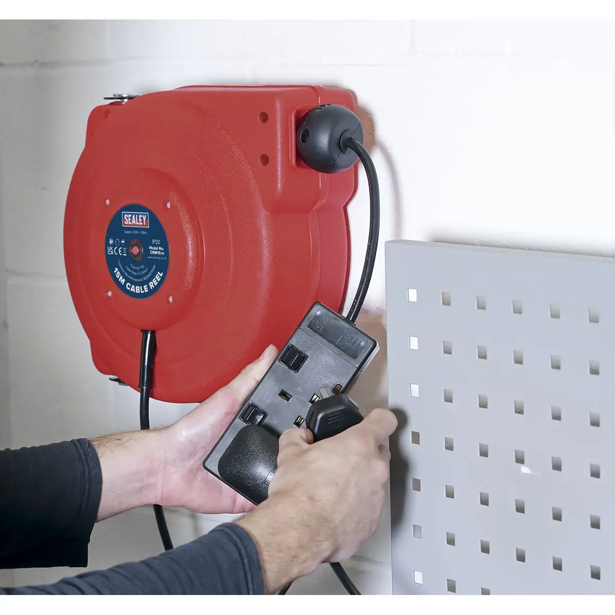 Sealey Cable Reel System Retractable 15m 2 x 230V Socket - Image 11