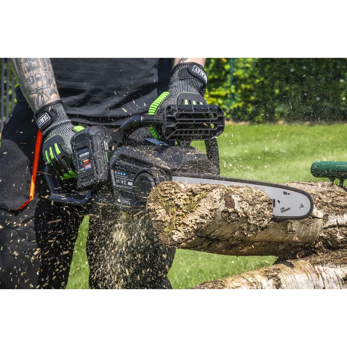 Sealey Chainsaw Kit 40V 4Ah SV20 Series 35cm - Image 6