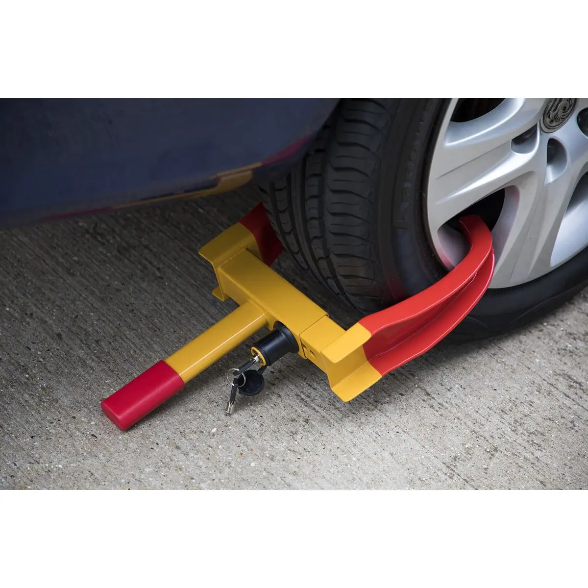 Sealey Claw Car Wheel Clamp with Lock & Key - Image 2