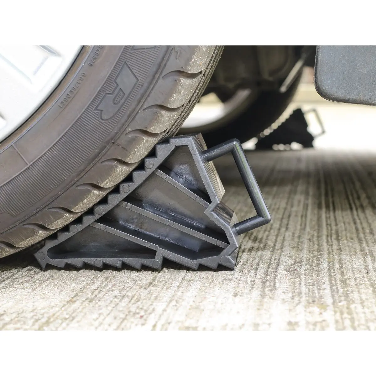 Sealey Composite Wheel Chocks - Pair - Image 5