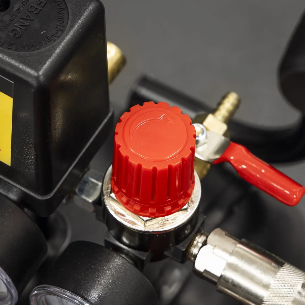 Sealey 24L Direct Drive Air Compressor 2hp with 4pc Air Accessory Kit - Image 12