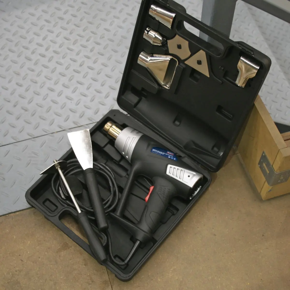 Sealey Deluxe Hot Air Gun Kit with LED Display 2000W 80-600°C - Image 3