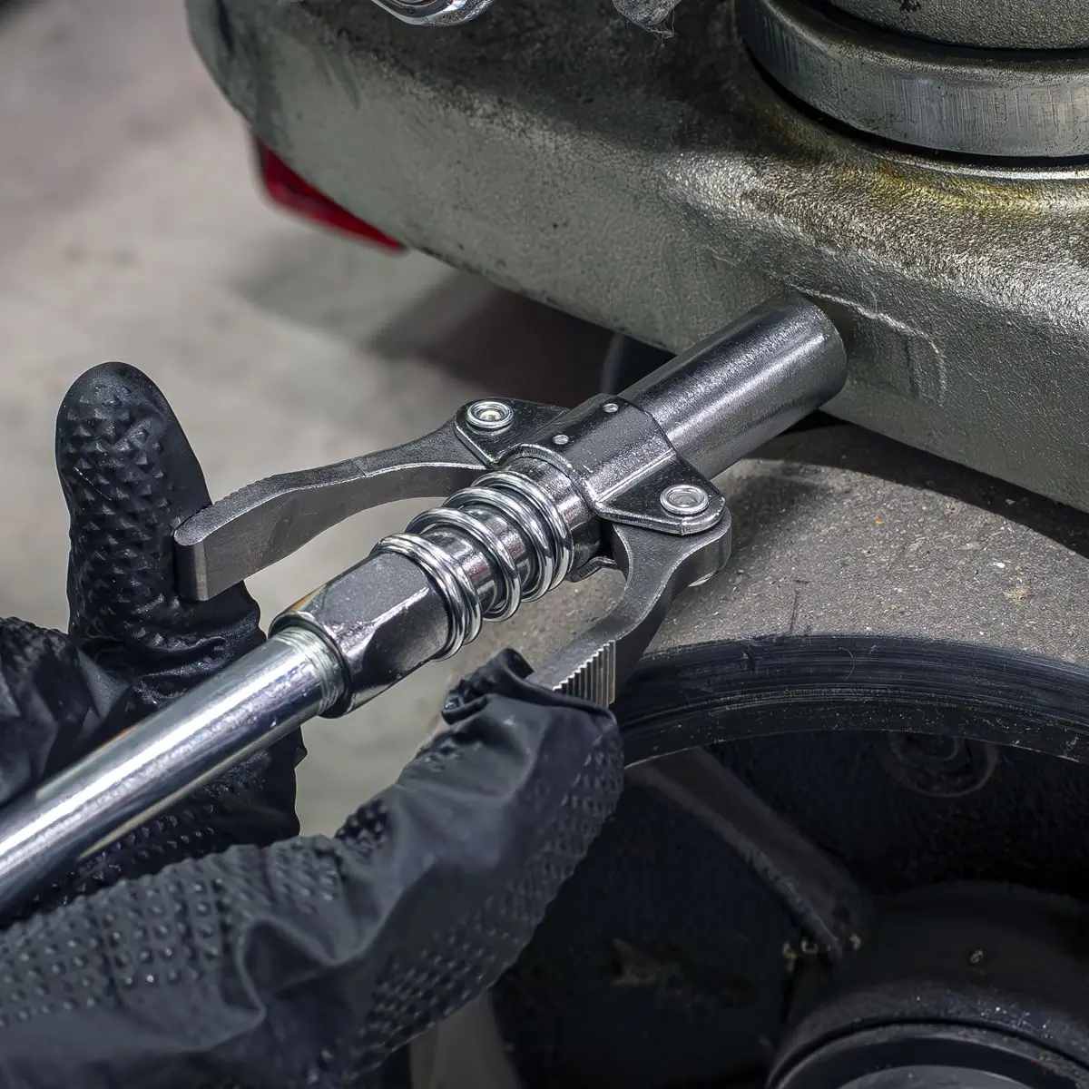 Sealey Double Handle Grease Gun Coupler - Image 5