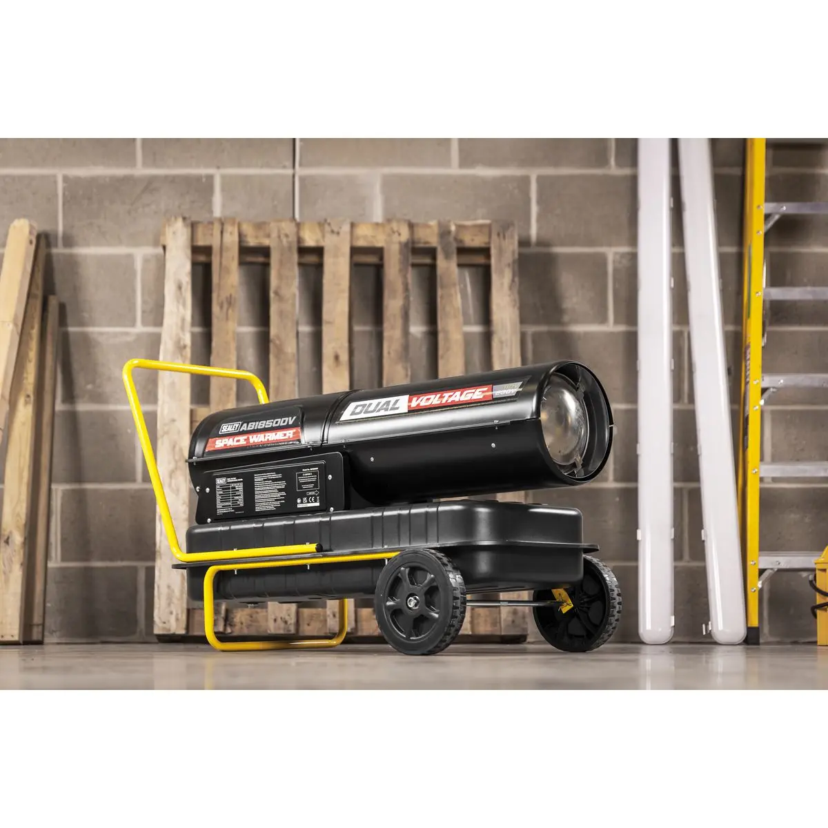 Sealey Dual Voltage Space Warmer® Kerosene/Diesel Heater with Wheels 185,000Btu/hr(55kW) - Image 3