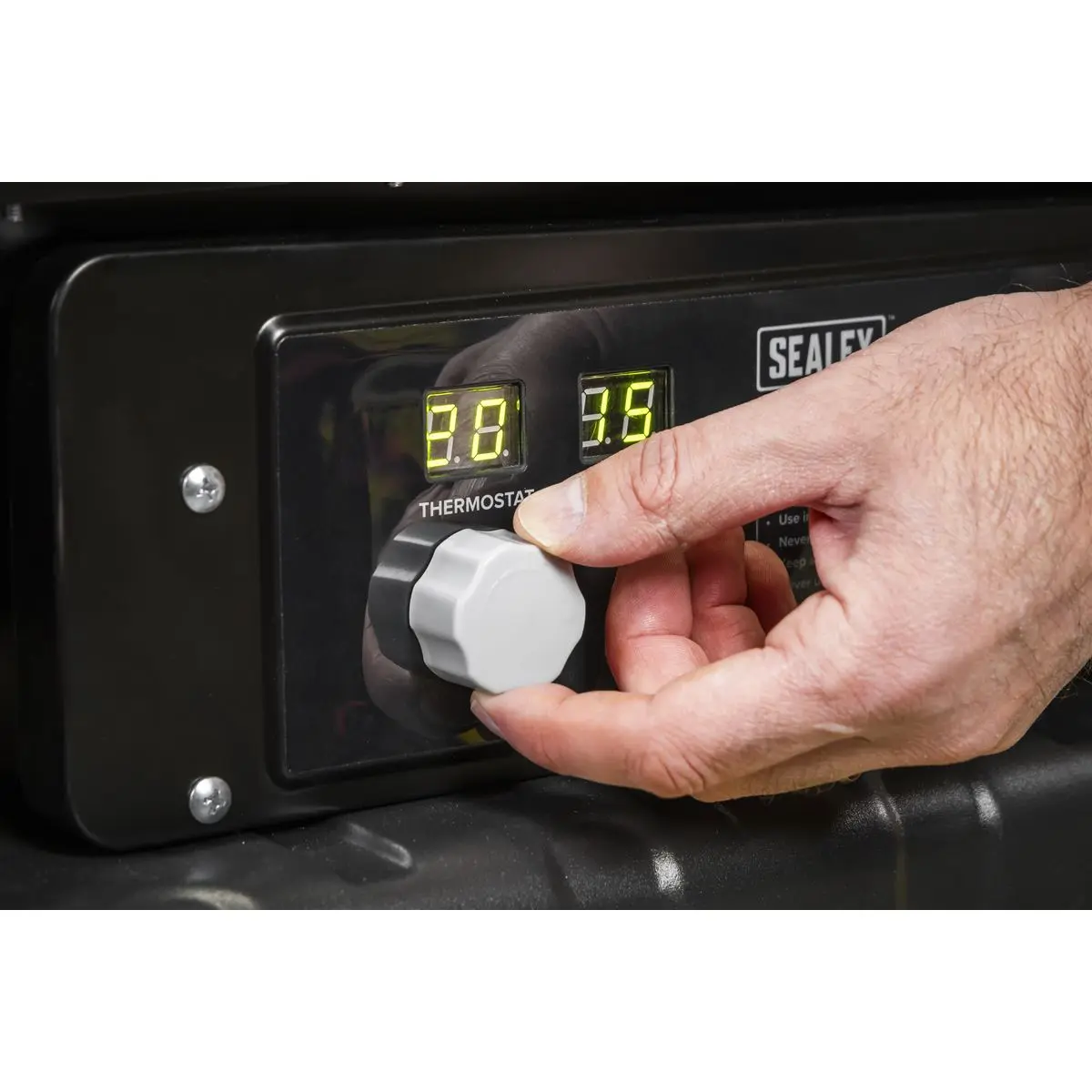 Sealey Dual Voltage Space Warmer® Kerosene/Diesel Heater with Wheels 185,000Btu/hr(55kW) - Image 4