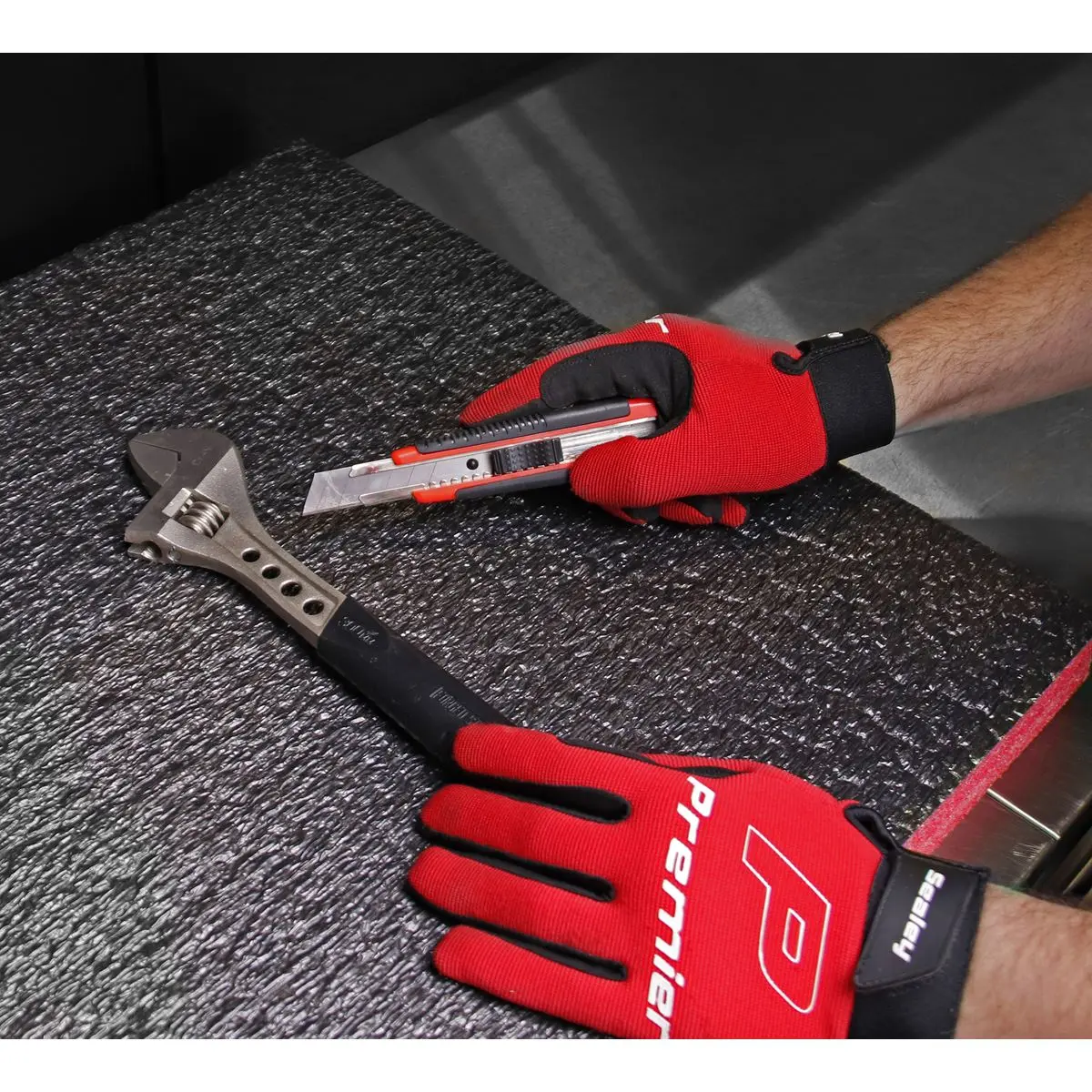 Sealey Easy Peel Shadow Foam® Red/Black 1200 x 550 x 50mm - Image 4