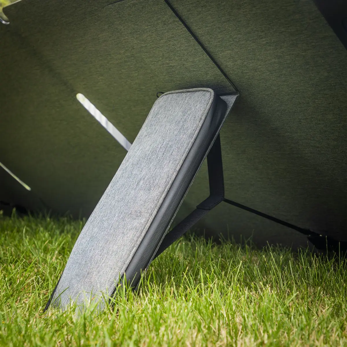 Sealey ETFE Foldable Solar Panel 220W - Image 3