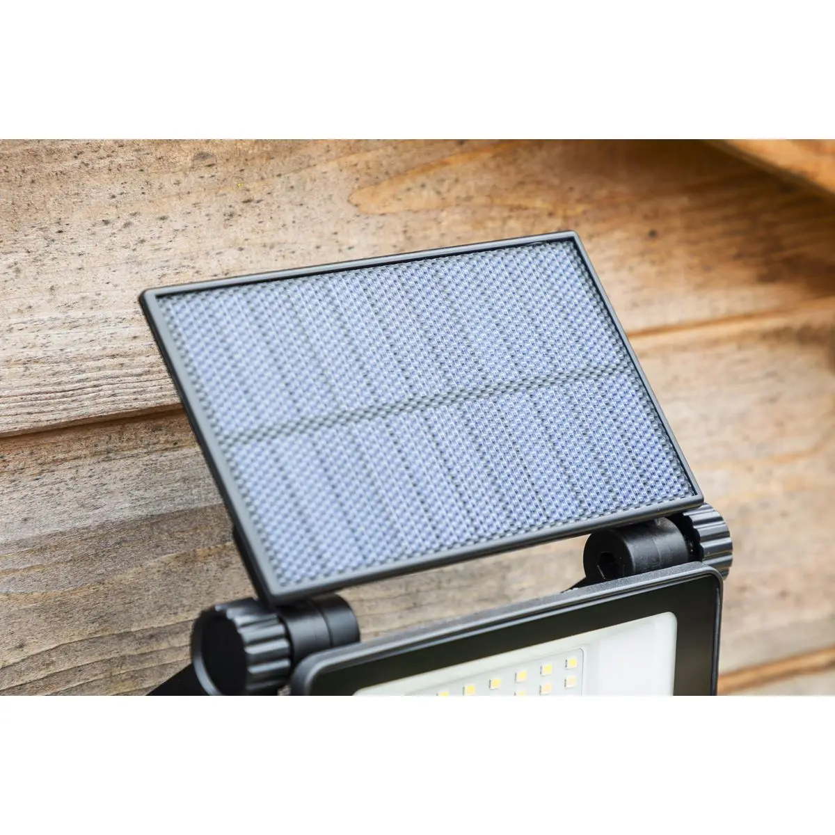 Sealey Extra-Slim Solar Floodlight with Wall Bracket 20W SMD LED - Image 7