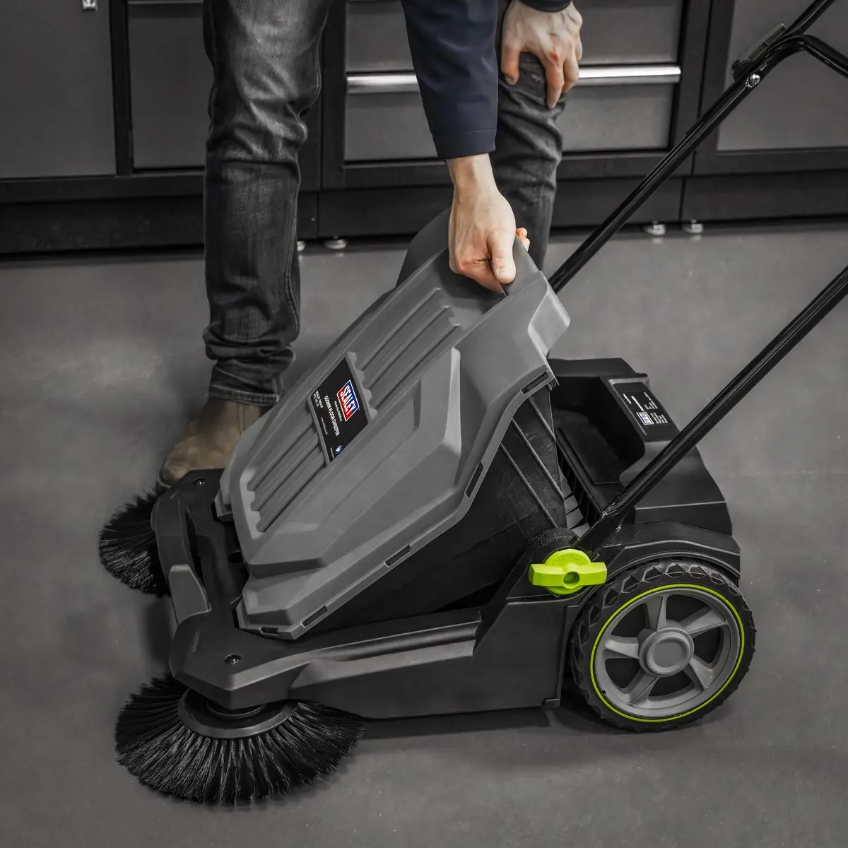 Sealey Floor Sweeper 700mm - Image 3