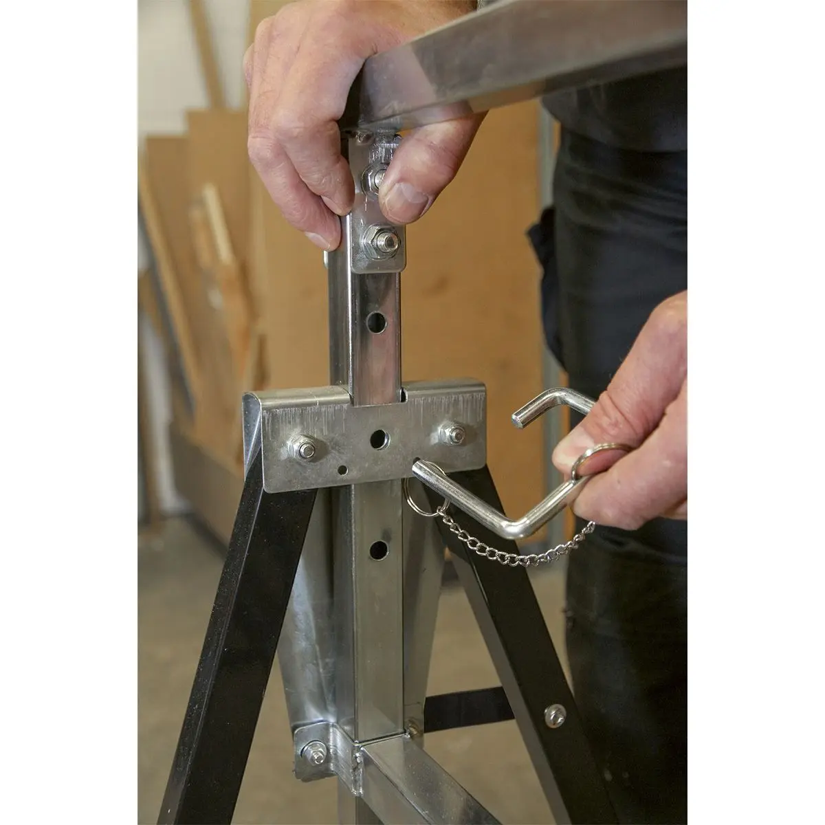 Sealey Fold Down Telescopic Trestle 200kg Capacity - Image 8