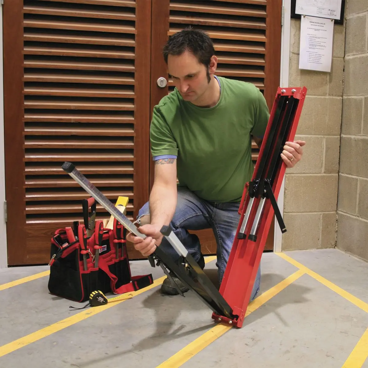 Sealey Fold Down Trestle with Adjustable Legs 150kg Capacity - Image 11
