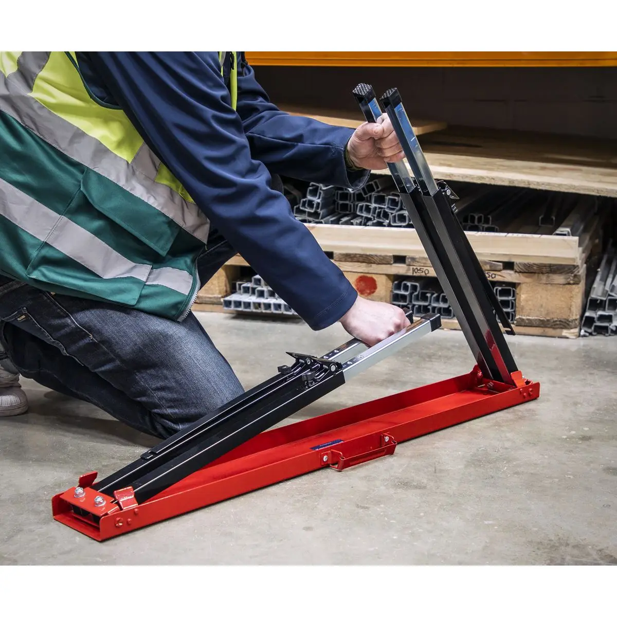 Sealey Fold Down Trestle with Adjustable Legs 150kg Capacity - Image 7