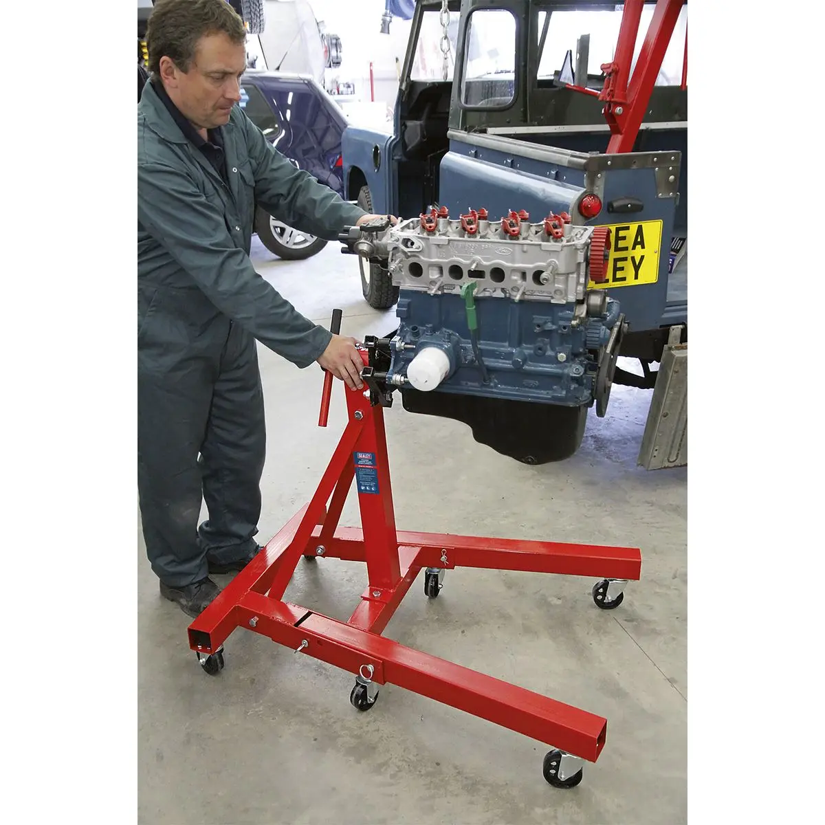 Sealey Folding Engine Stand 900kg - Image 6