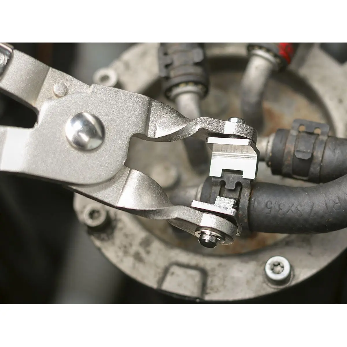 Sealey Fuel Line Pliers - VAG - Image 3