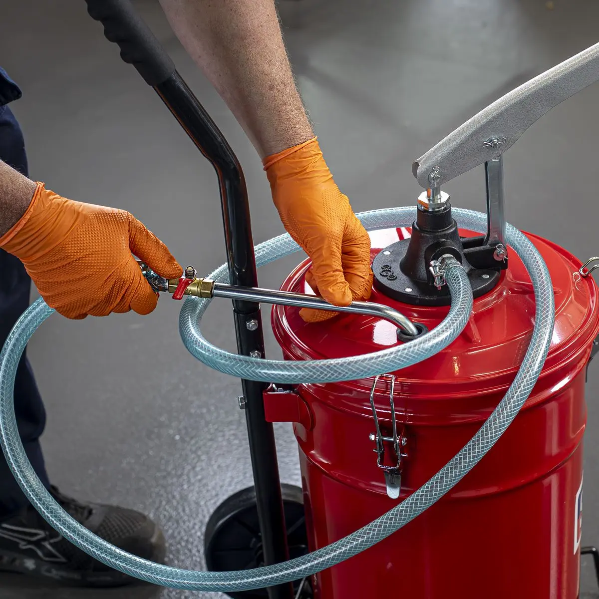 Sealey Gear Oil Dispensing Unit 20L Mobile - Image 3