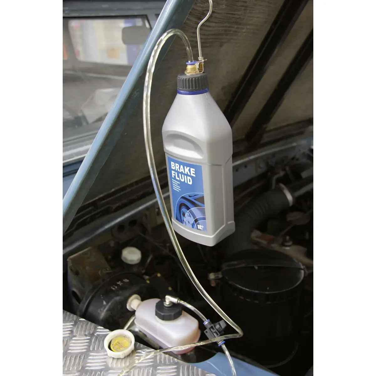 Sealey Gravity Brake Bleeder Kit - Image 3