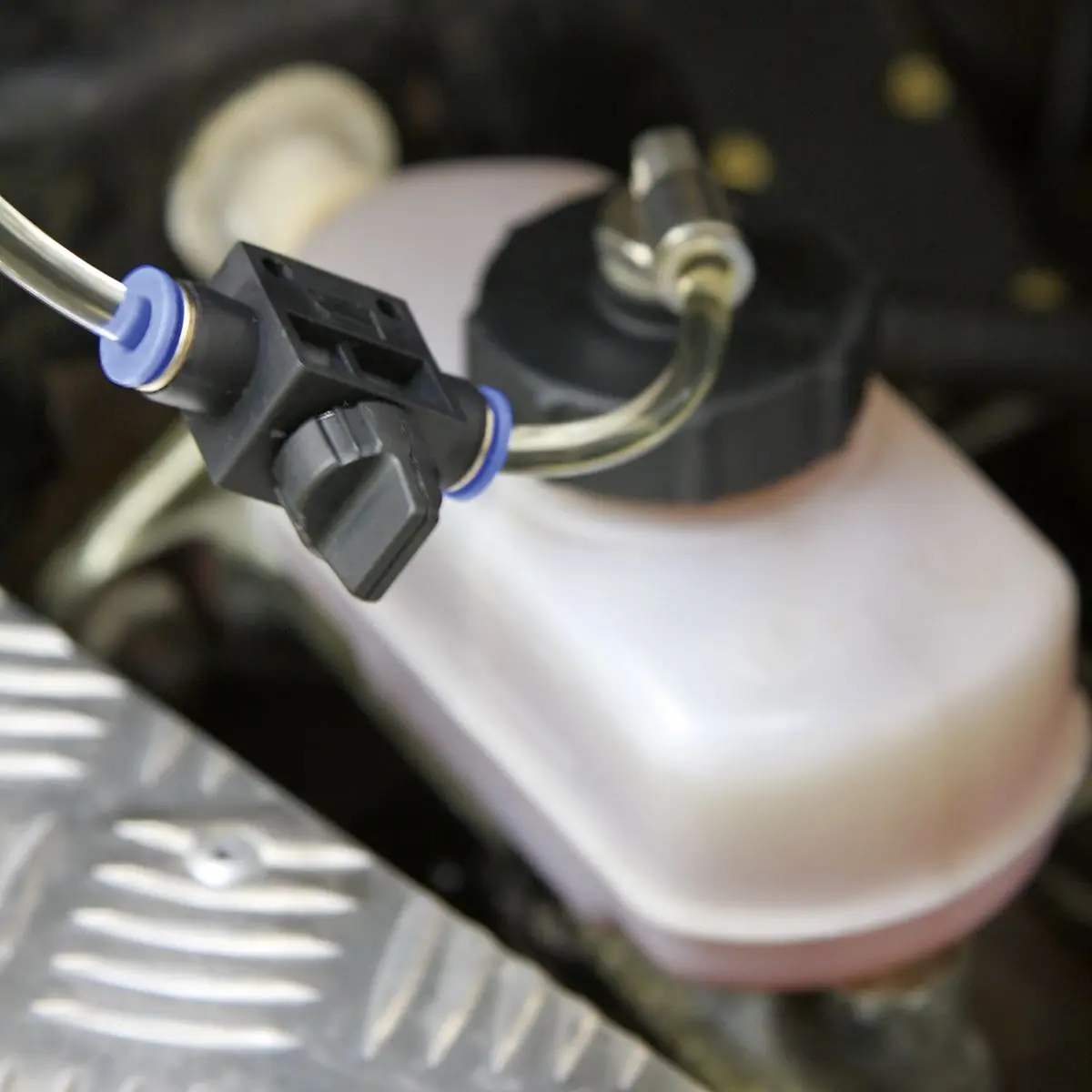 Sealey Gravity Brake Bleeder Kit - Image 5