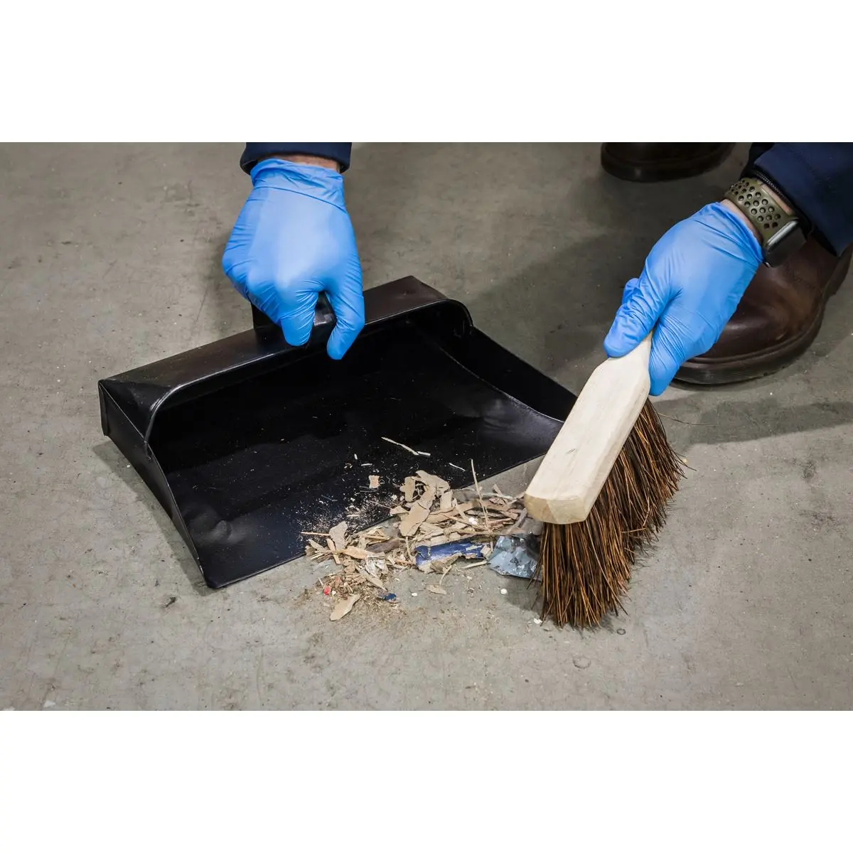 Sealey Hand Brush 11"(280mm) Hard Bristle - Image 6