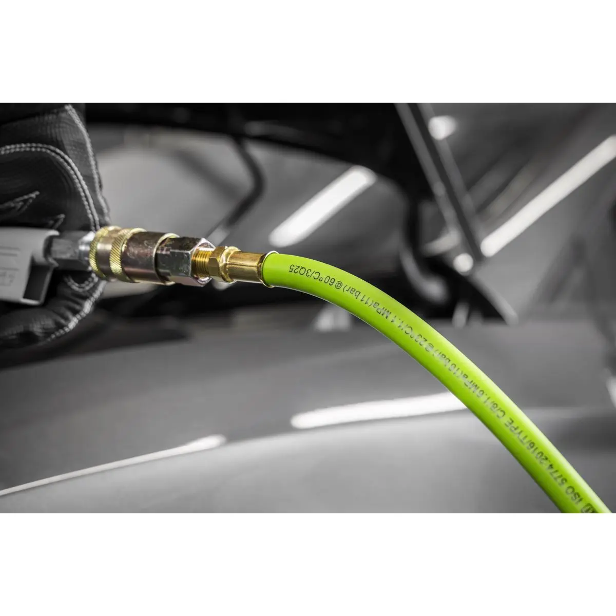 Sealey High-Visibility Hybrid Air Hose with 1/4"BSP Unions 10m x 8mm - Image 2
