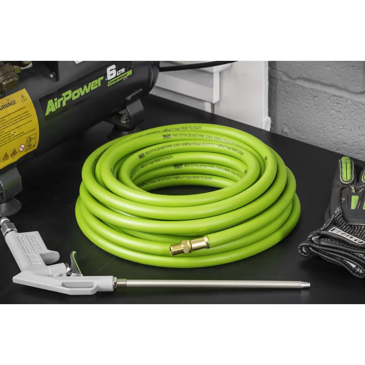 Sealey High-Visibility Hybrid Air Hose with 1/4"BSP Unions 10m x 8mm - Image 3