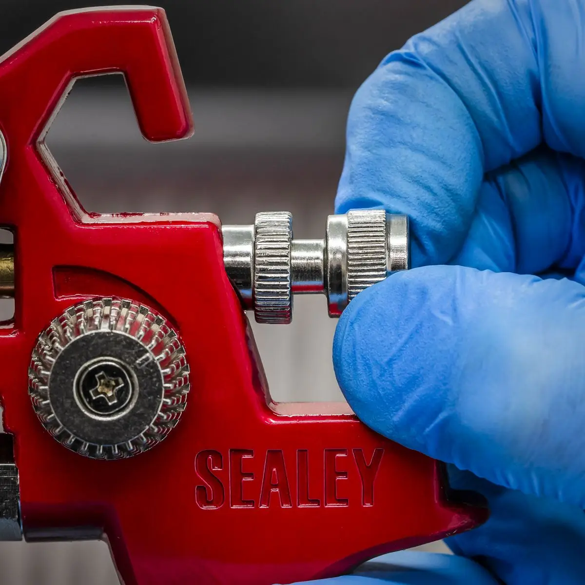 Sealey HVLP Gravity Feed Spray Gun 1.3mm Set-Up - Image 6