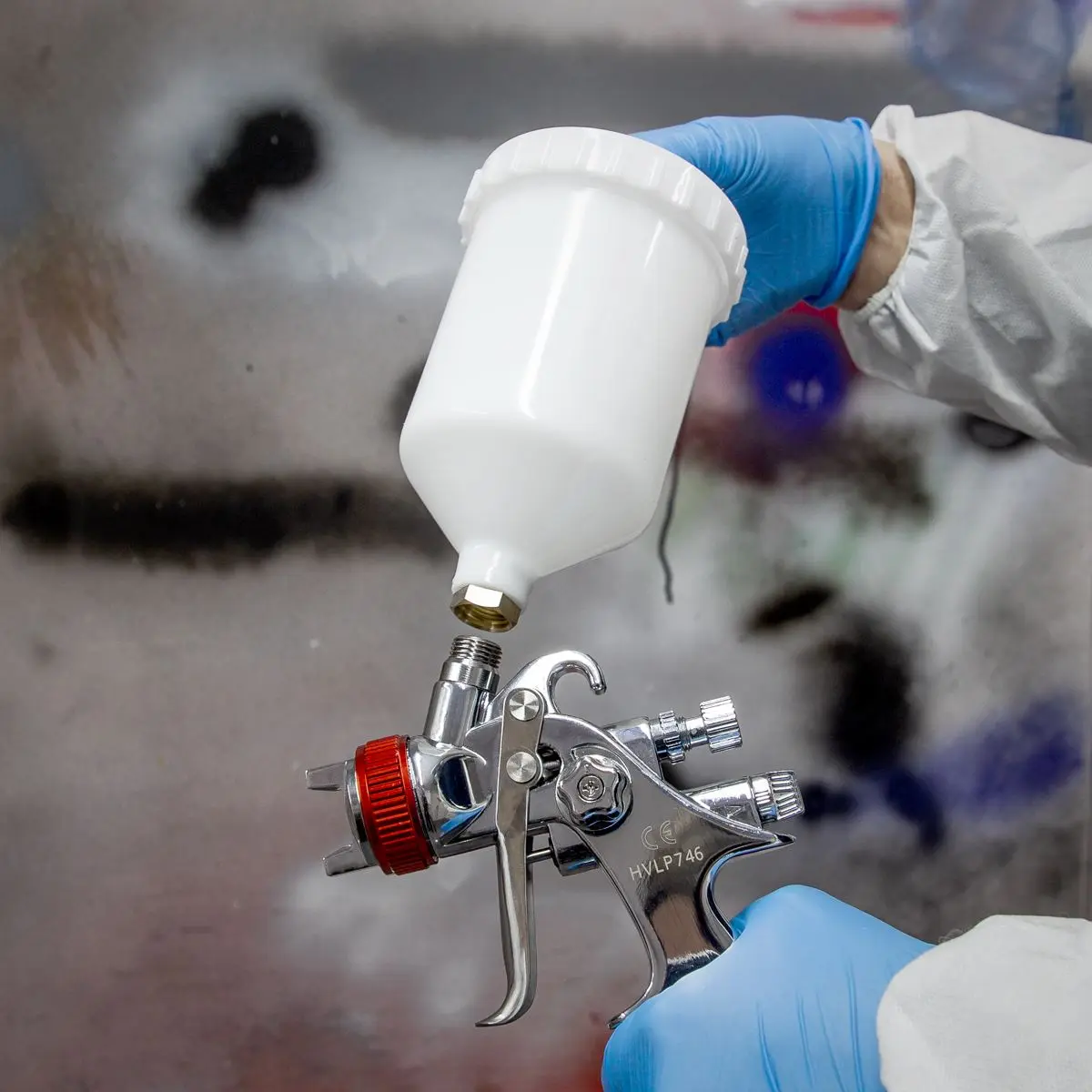 Sealey HVLP Gravity Feed Top Coat/Touch-Up Spray Gun Set - Image 3